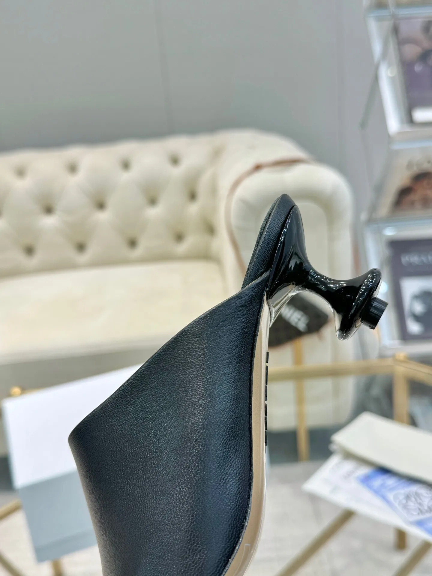 👟👟Ex-factory price 640👟👟 LOEWE‼ ️ New arrival‼ ️Imported genuine leather sole Loewe 2024/aw early spring latest catwalk color diamond series catwalk style 😘😘😘 Upper: imported super soft sheepskin lining: imported water-dyed sheepskin Outsole: original molded injection molded leather outsole Heel: original molded 1:1 Heel height: 5.5cm Size: 35-39 (40/41/42/43 custom-made, non-refundable)